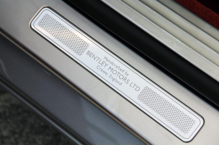  Bentley Continental GTC 2012 года  (фото 7 из 141)